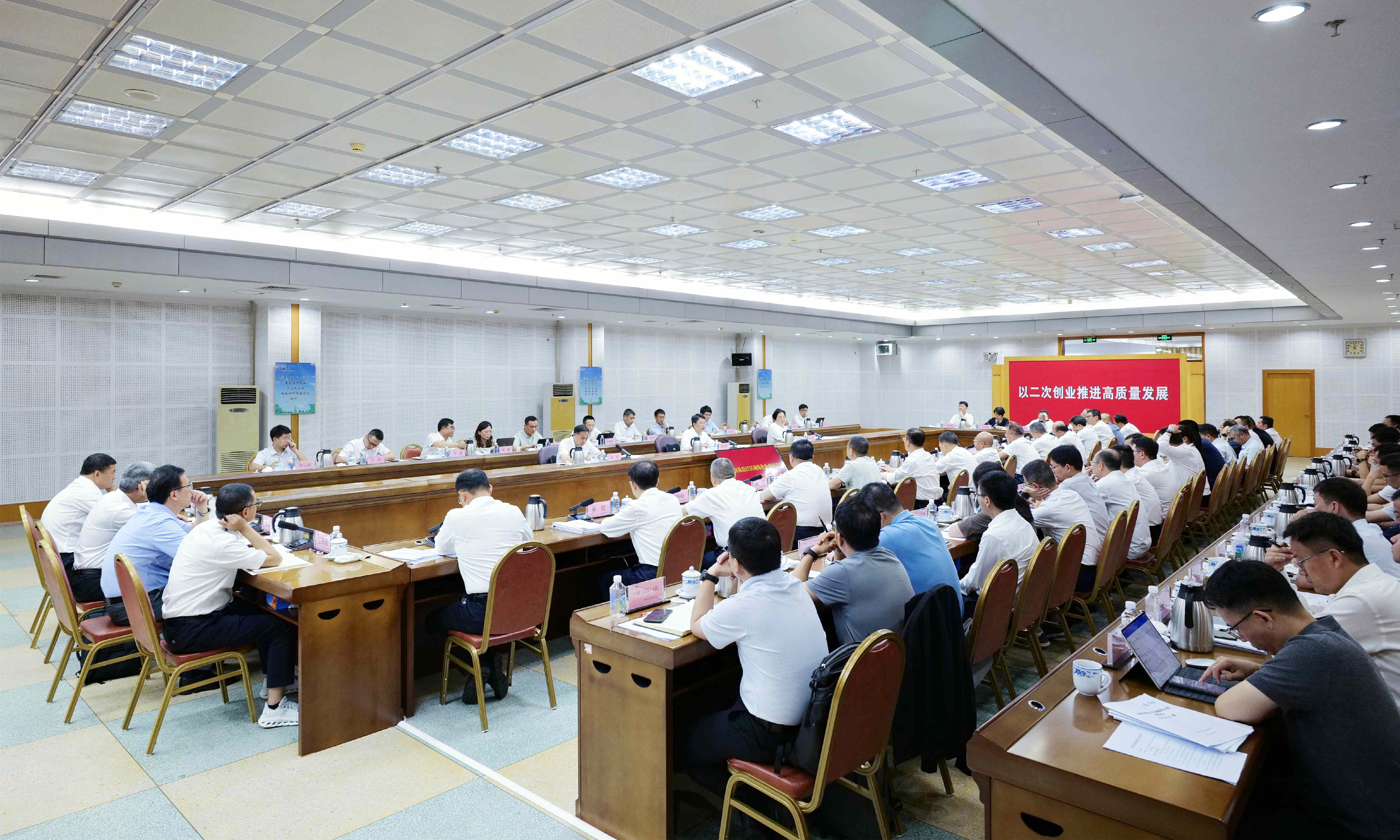 集团公司党组成员、副总经理陈燕斌出席华南...